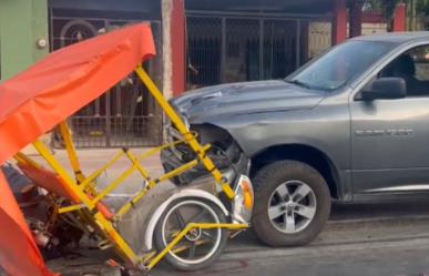 Conductor ebrio cocha un mototaxi dejando a tres personas lesionadas en Kanasín