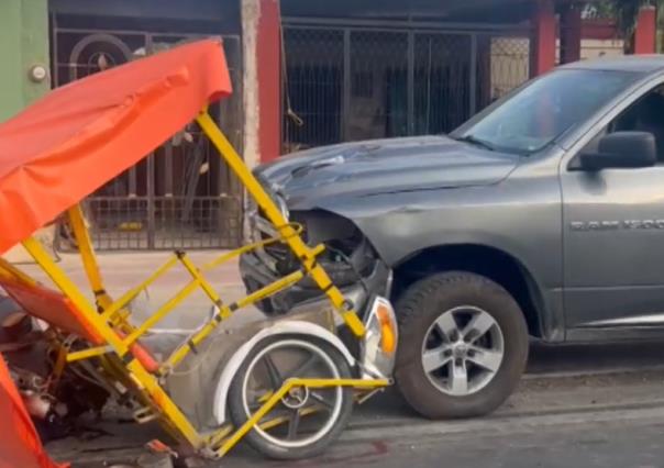 Conductor ebrio cocha un mototaxi dejando a tres personas lesionadas en Kanasín