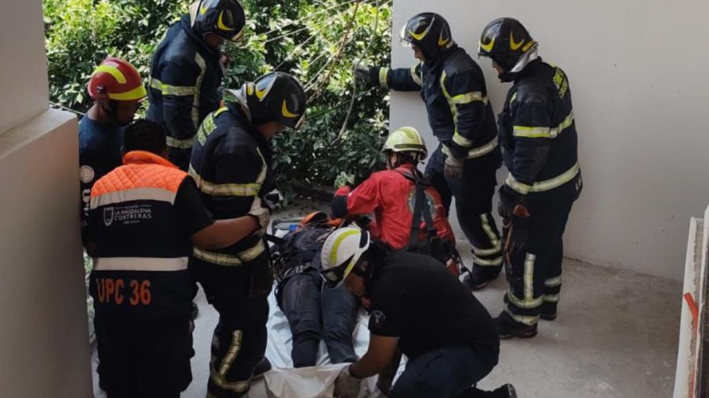 Colapsa estructura en edificio y muere un trabajador