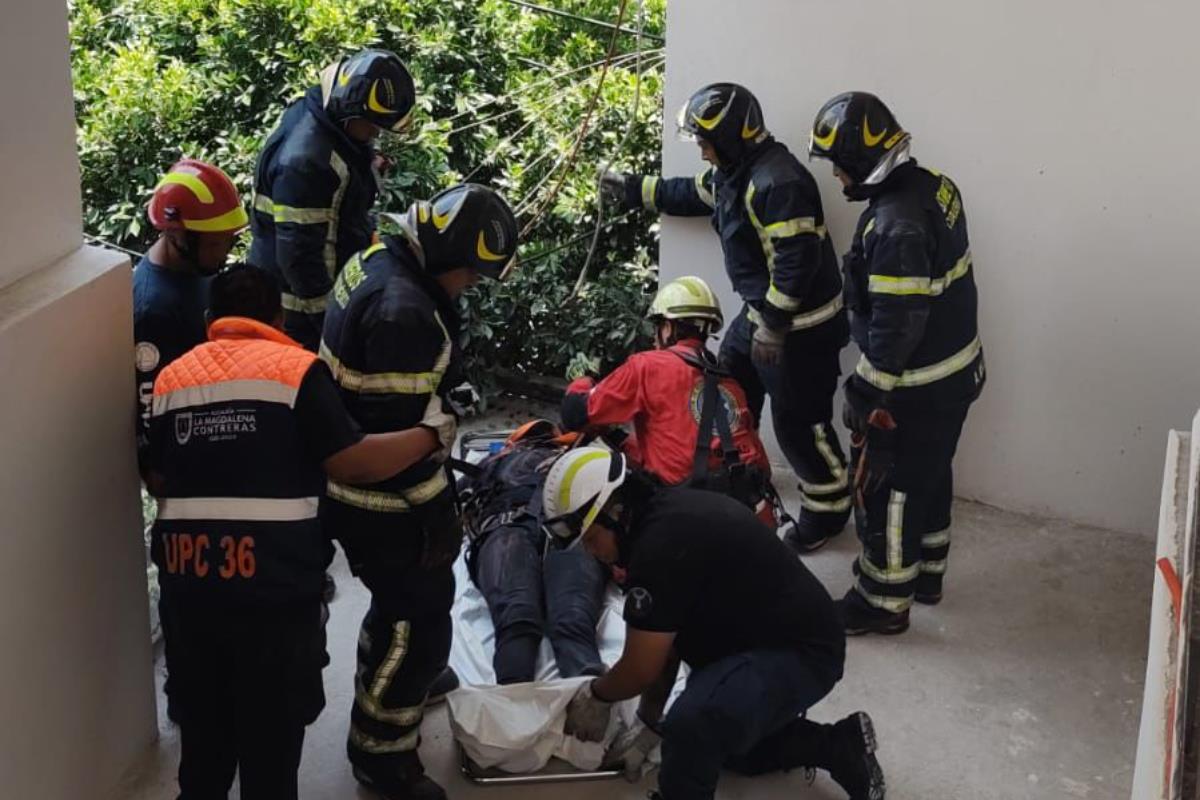 Bomberos y paramédicos acudieron a dar apoyo. Foto: Ramón Ramírez