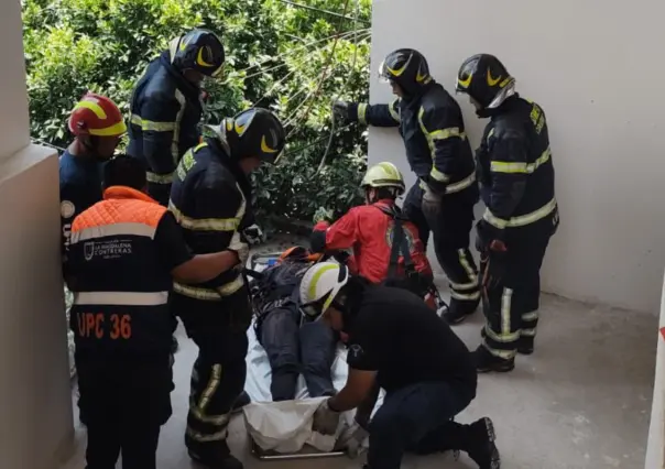 Colapsa estructura en edificio y muere un trabajador