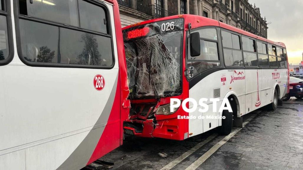 Encontronazo de camiones de pasajeros deja 14 heridos (VIDEO)