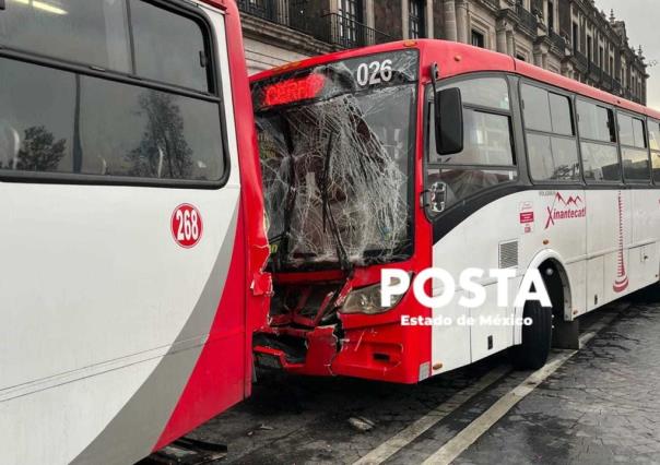 Encontronazo de camiones de pasajeros deja 14 heridos (VIDEO)