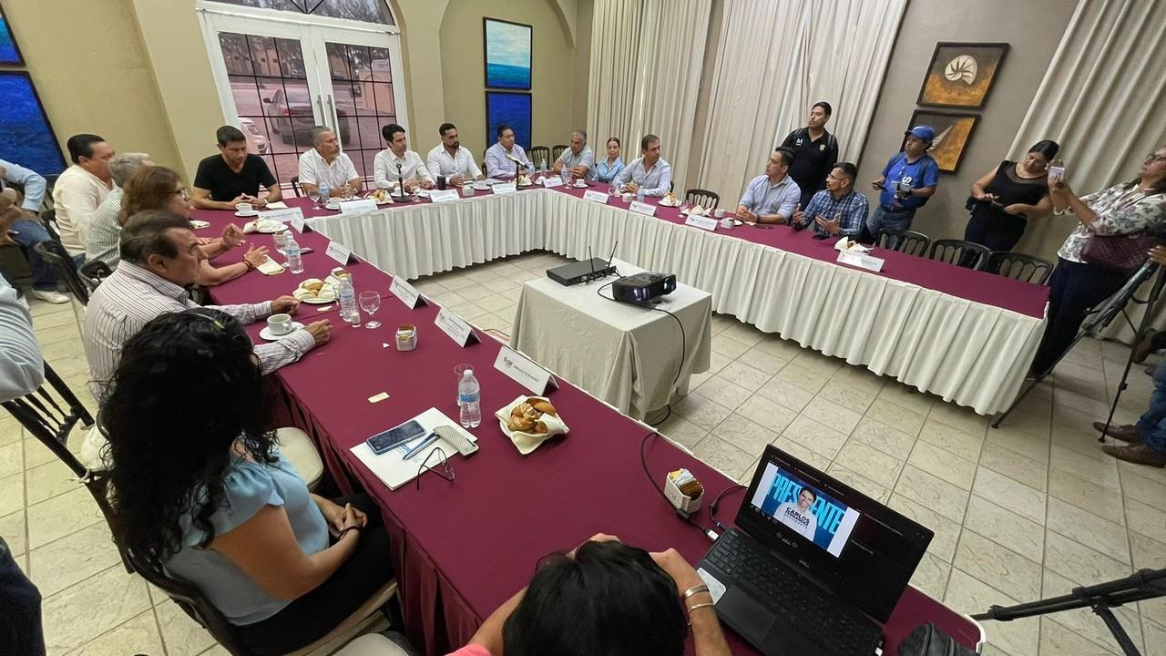 La reunión se realizó en un hotel de playa. Foto: Axel Hassel