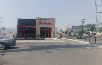 Rescatan a estudiante de secuestro virtual, la obligan a entrar a un Tim Hortons