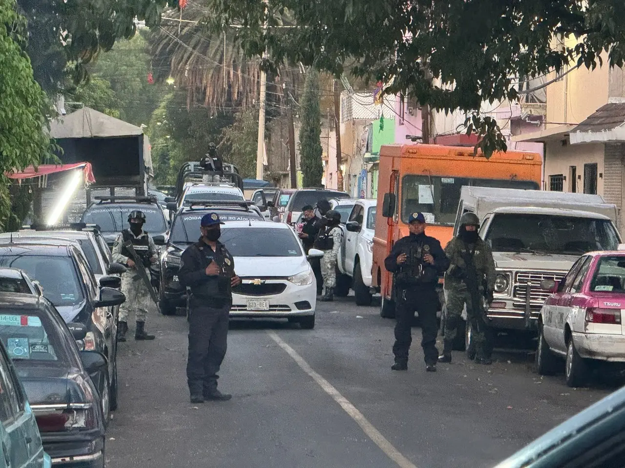 Elementos de la policía llevaron a cabo un cateo. Foto: Ramón Ramírez