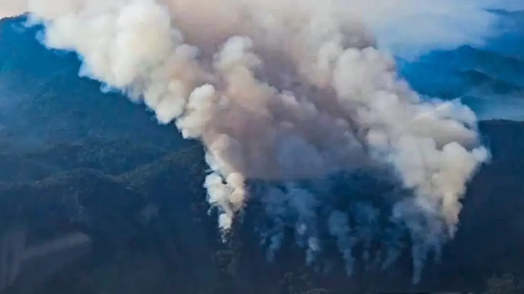 Vientos fuertes causan incendio en Sierra de Santiago