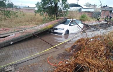 Al menos 30 árboles caídos deja nube de embudo en Toluca