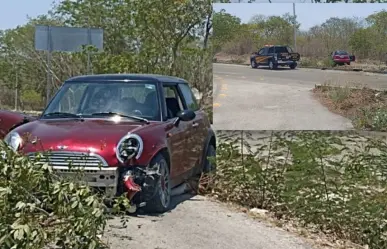 Universitaria destroza su auto tras tomar una glorieta a exceso de velocidad