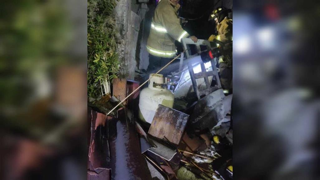 Explosión e incendio en vivienda en Metepec