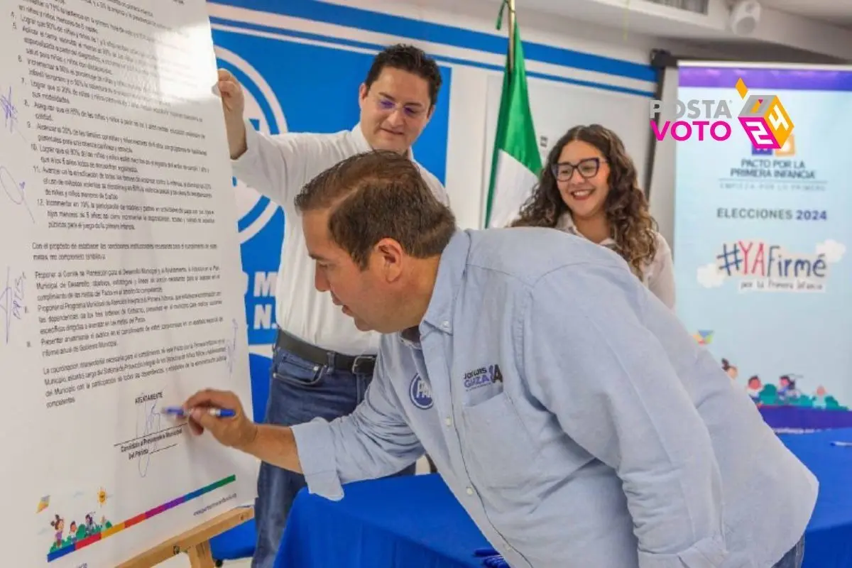 José Luis Garza Ochoa, firmando compromisos por la primera infancia. Foto: Coalición PRI, PAN y PRD