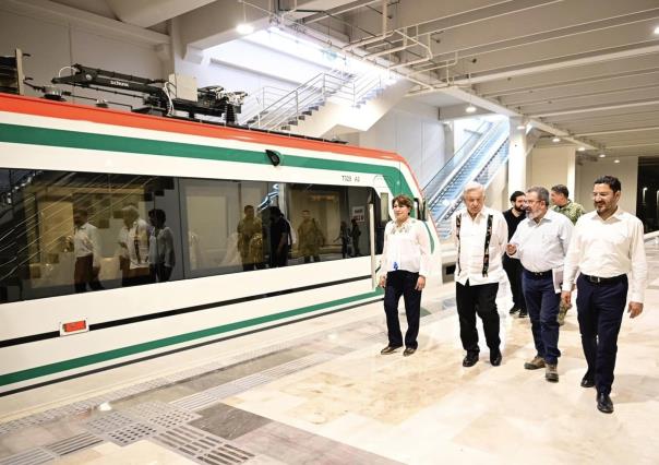 Recorren AMLO y Delfina Gómez obras del sistema de transporte masivo en Edomex