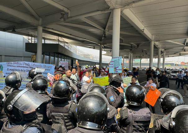 Protesta de la CNTE en el AICM: La SSC a blinda los accesos a la T1 y T2