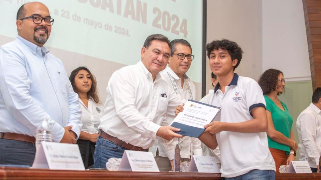 Reconocen a estudiantes que participaron en la Olimpiada Mexicana de Informática