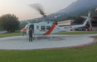 Usan helicóptero para combatir incendio forestal en sierra de Santiago