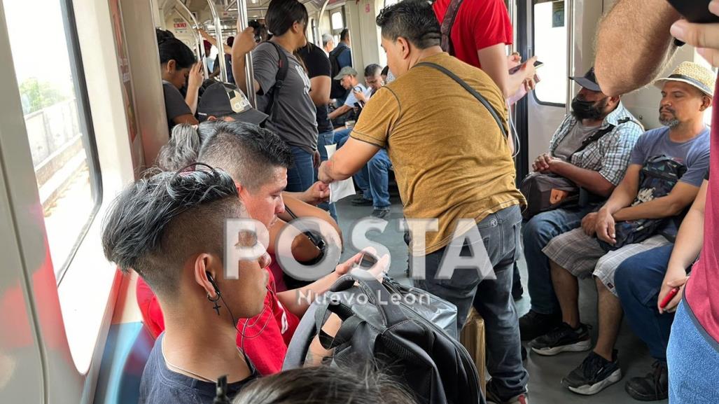 Mitigan el calor con gelatinas en vagón del metro