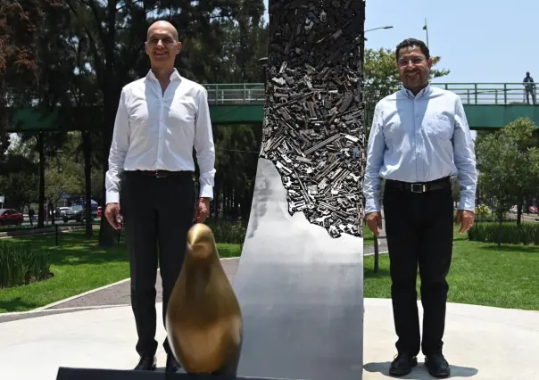 Martí Batres presenta monumento de Paz creado con armas de fuego trituradas