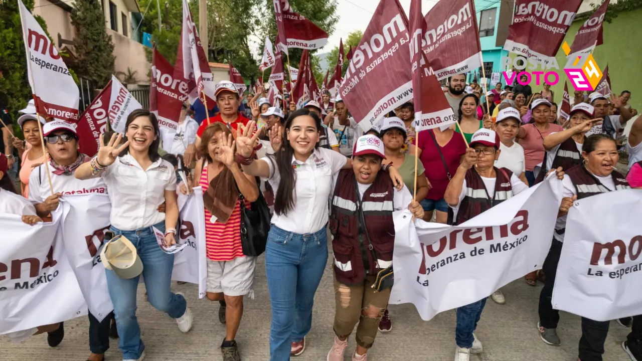 Katalyna Méndez cerró sus caminatas visitando a los vecinos de la Ampliación Echeverría en Ciudad Victoria. Foto: Katalyna Méndez