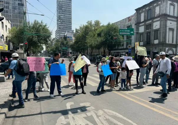 Basta de desalojos, exigen vecinos de la calle López en Cuauhtémoc