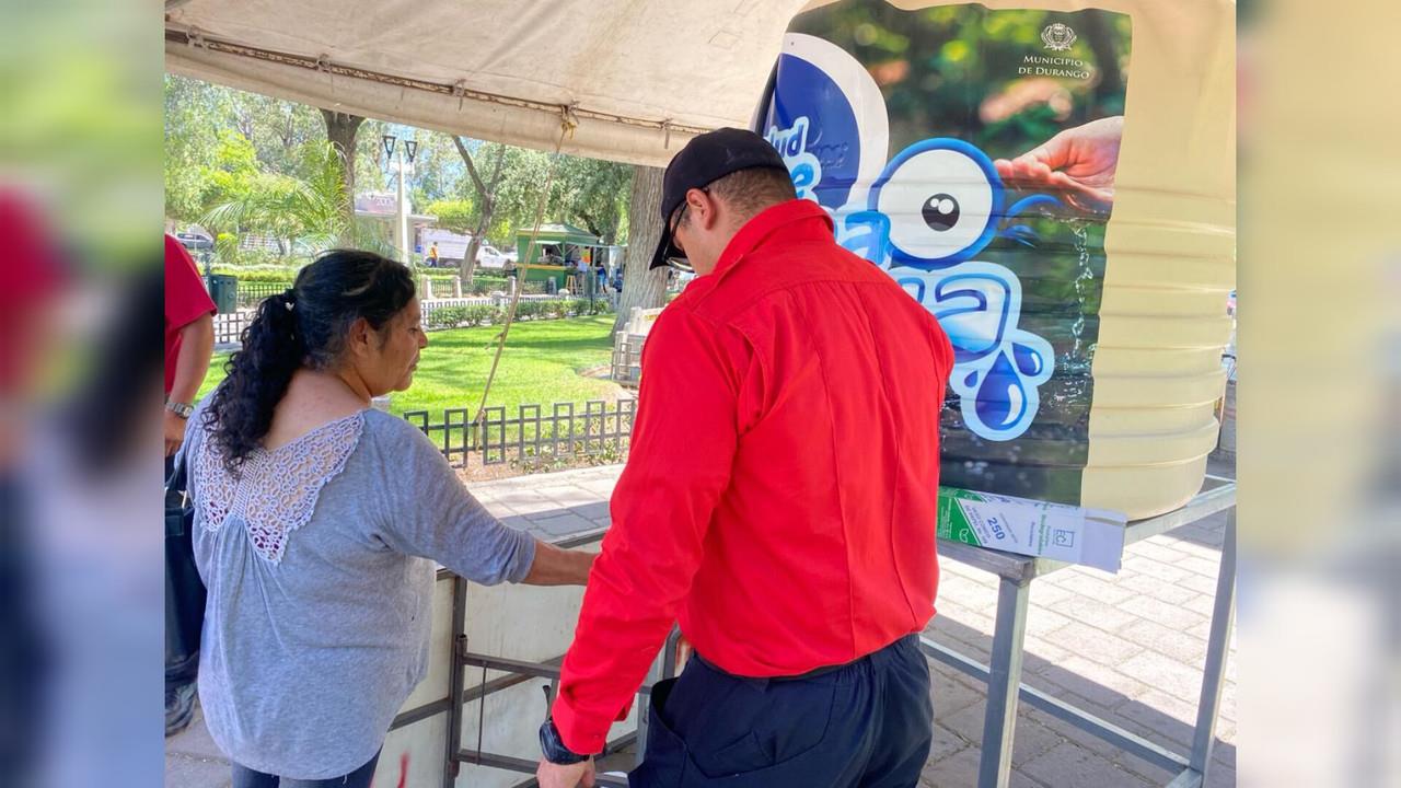 Poco más de mil 500 personas han acudido a hidratarse por el calor extremo