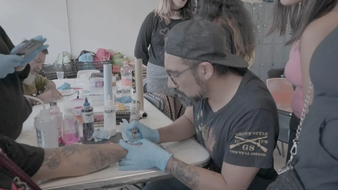 Tatuadores de PILARES. Foto: PILARES