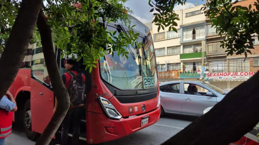 13 personas lesionadas tras choque de Metrobús