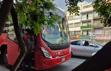 13 personas lesionadas tras choque de Metrobús