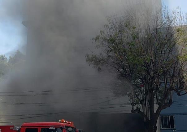 Arde subestación eléctrica y provoca incendio en la Miguel Hidalgo