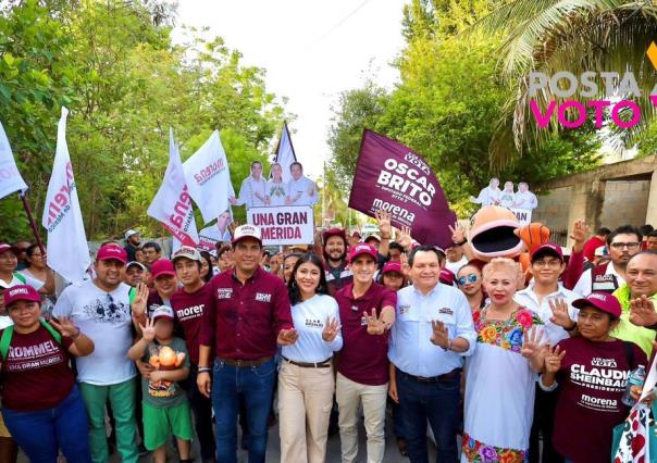 Huacho Díaz Mena continua recorriendo Mérida refrendando su compromiso