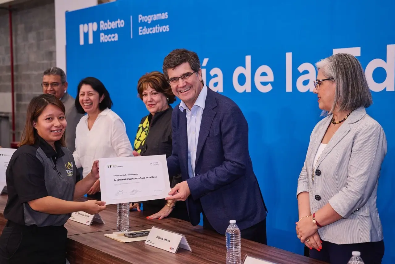 En este evento estuvieron presentes los estudiantes receptores de las becas y sus familiares, así como autoridades educativas, docentes y directivos de Ternium. Foto: Ternium.