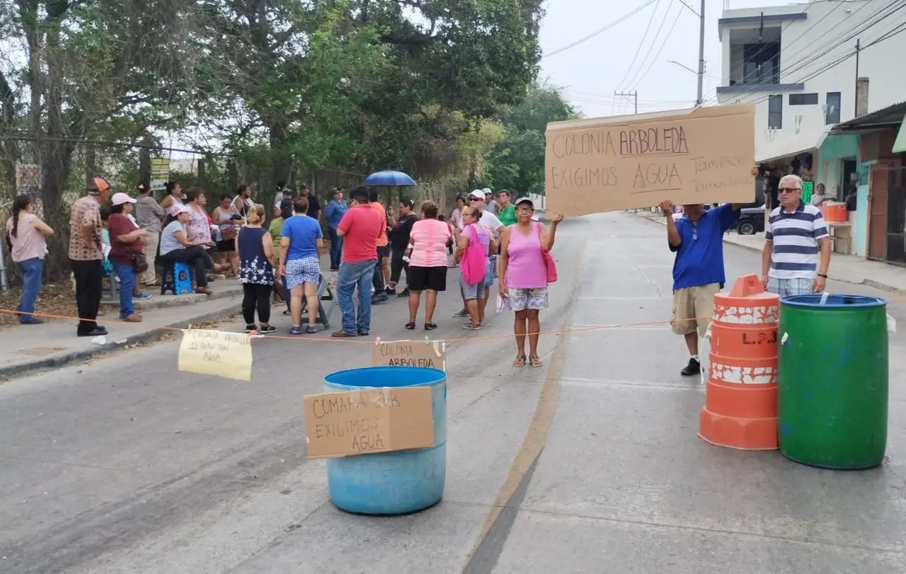 Bloquean por desigualdad en abastecimiento de agua en Tampico