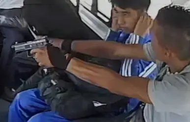 A punta de pistola asaltan transporte público en Naucalpan (VIDEO)