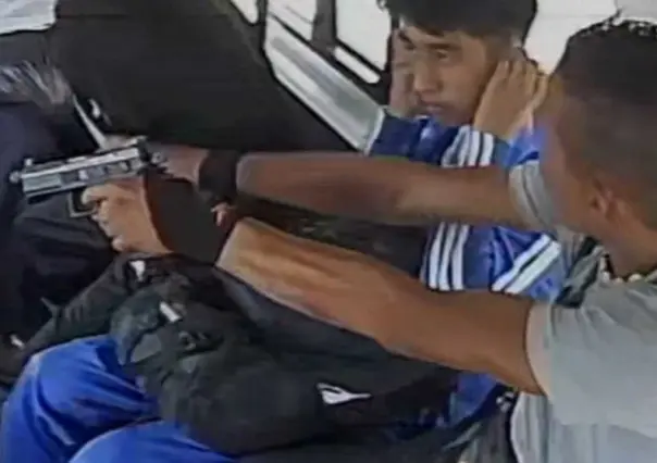 A punta de pistola asaltan transporte público en Naucalpan (VIDEO)