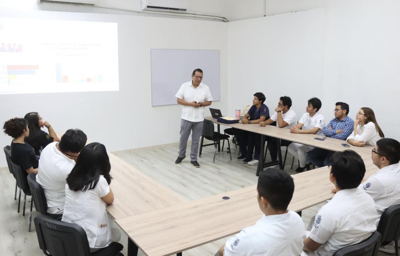 Durante un foro de la Uady se mencionaron las consecuencias de la automedicación.- Foto de la Uady