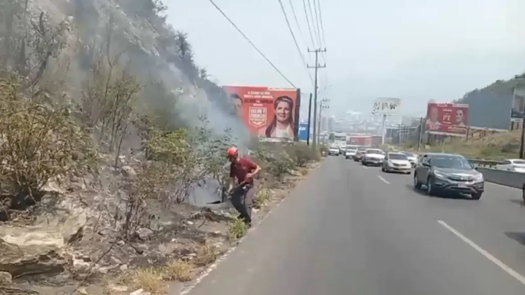 Protección Civil de Monterrey: alerta por incendio en avenida Rogelio Cantú