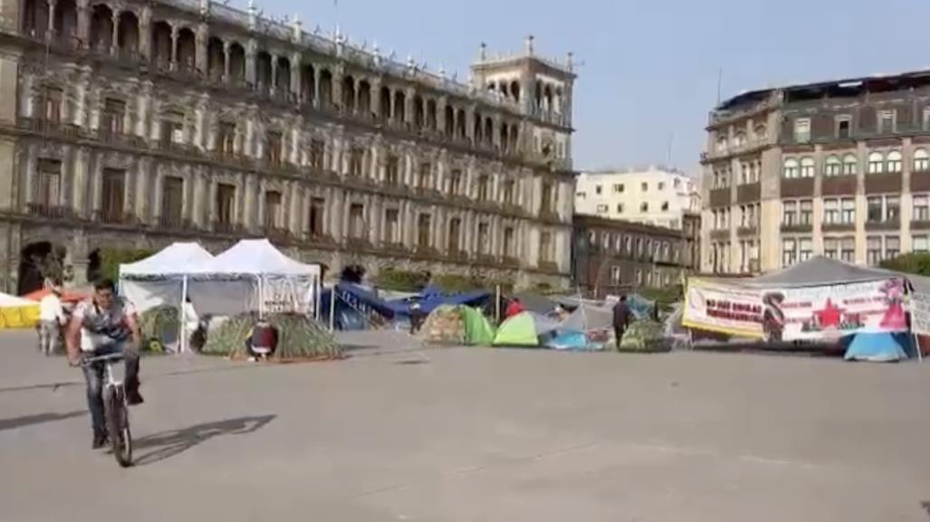 ¡No nos vamos!…CNTE permanece en plantón, cierre de campaña se adapta a ellos