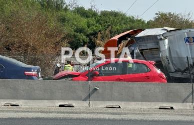 Choca tráiler en Libramiento Noroeste de Escobedo