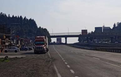 Colapsa vialidad en la México-Toluca, bloquen trabajadores del ININ