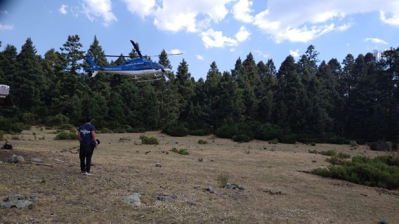 Tras el rescate, ambos fueron trasladados por el SUEM al Hospital General de Ixtlahuaca para su valoración médica. Imagen: GEM