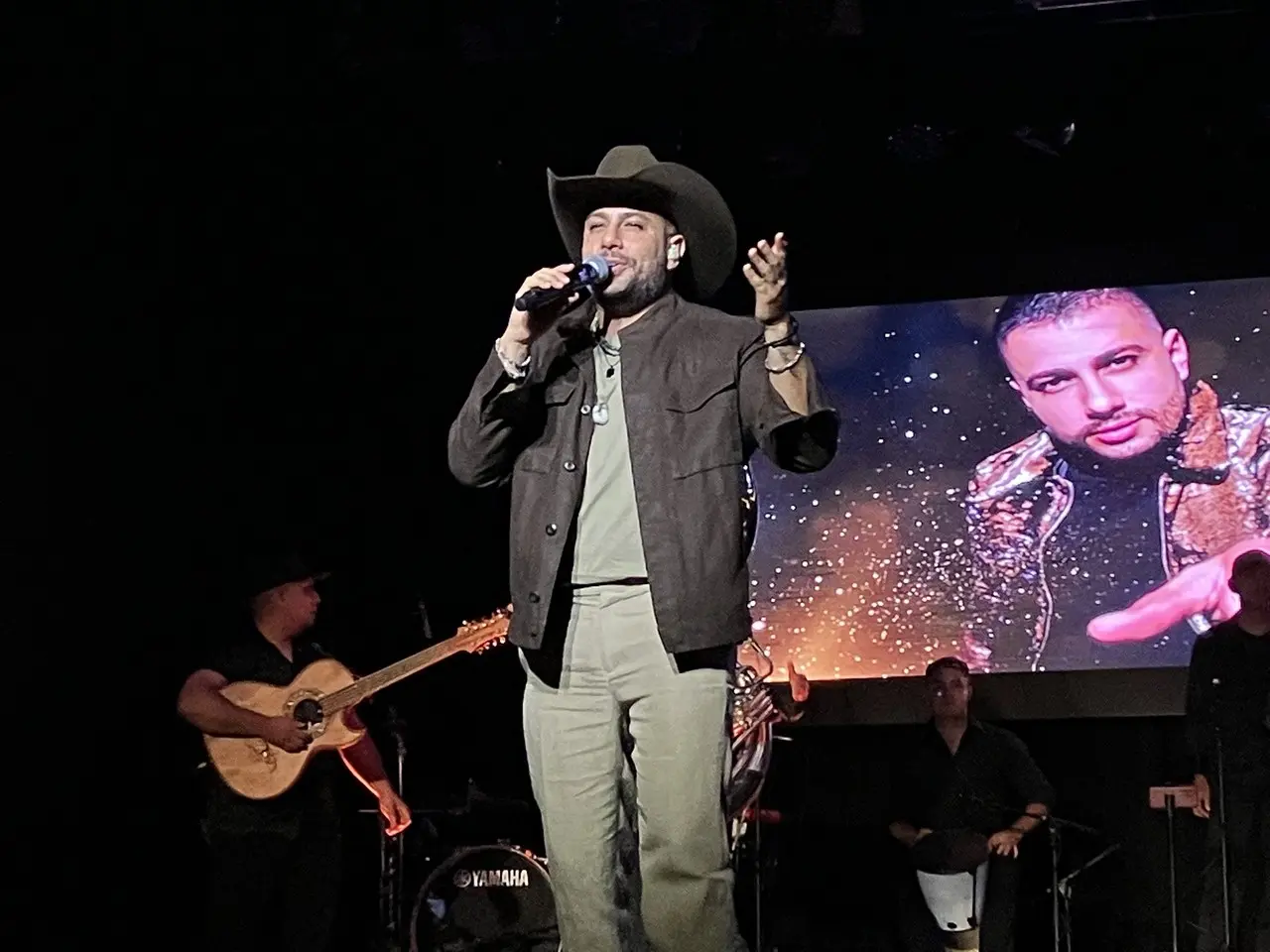 Jean Piero anunció su colaboración con la empresa Estaff Producciones, quien se encargará de manejar su carrera como solista. Foto. Arturo González