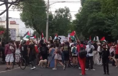 Encapuchados causan destrozos en la Embajada de Israel en México