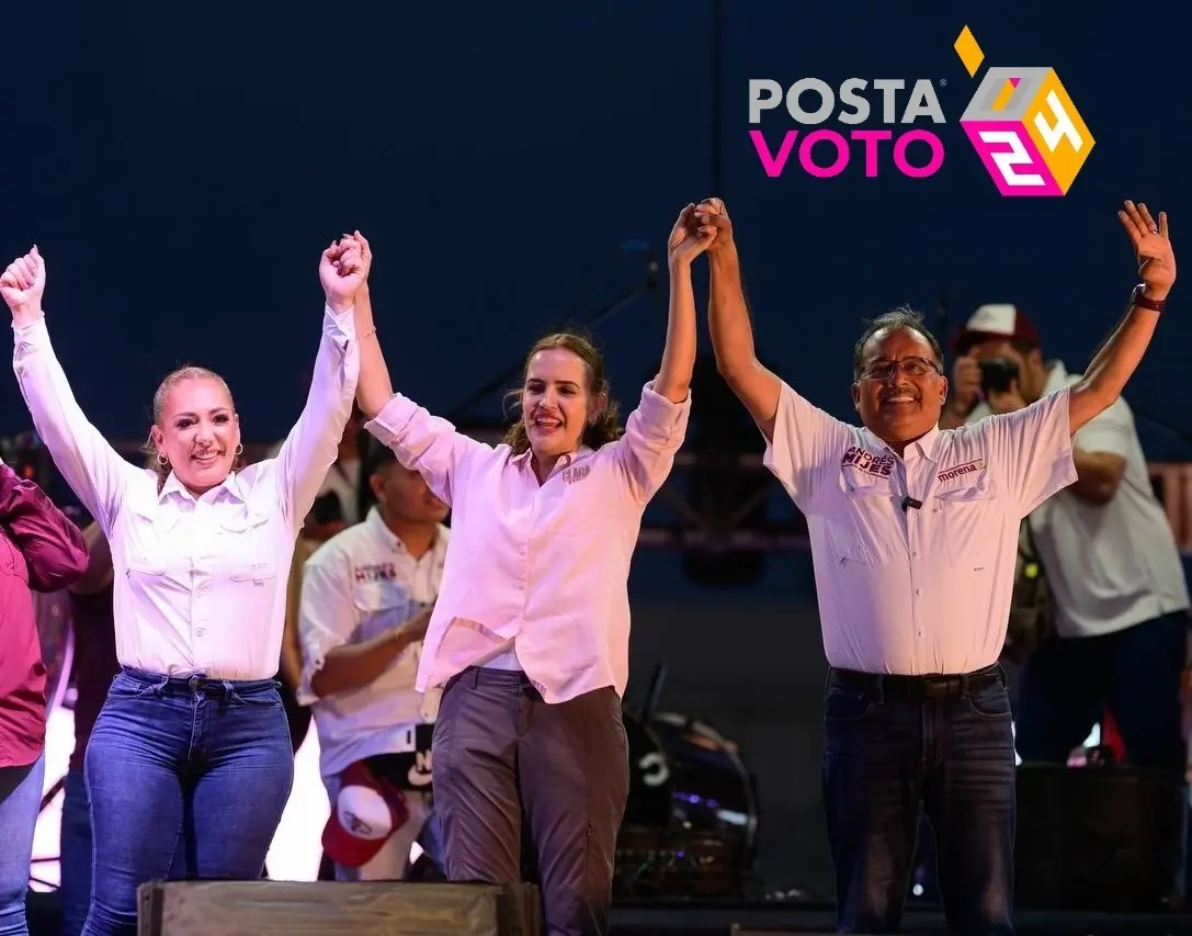 Acompañado de su esposa, Yesica Torres de Mijes, su hija Alejandra y Clara Luz Flores, Candidata al Distrito 3 Federal, Mijes aseguró que con el apoyo de la ciudadanía se logrará el segundo piso de la Cuarta Transformación. Foto: Especial.