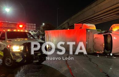 Vuelca tráiler en la avenida Churubusco