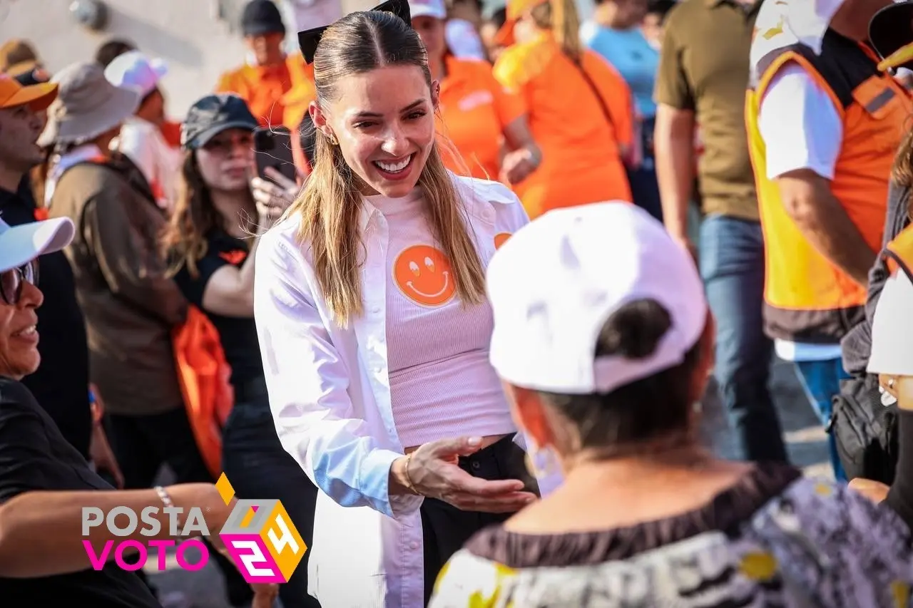 Acompañada de la candidata a diputada local por el octavo distrito, Thalina Almaraz, Mariana Rodríguez Cantú cerró su jornada con una invitación a salir a votar por todos los candidatos de Movimiento Ciudadano. Foto: Especial.