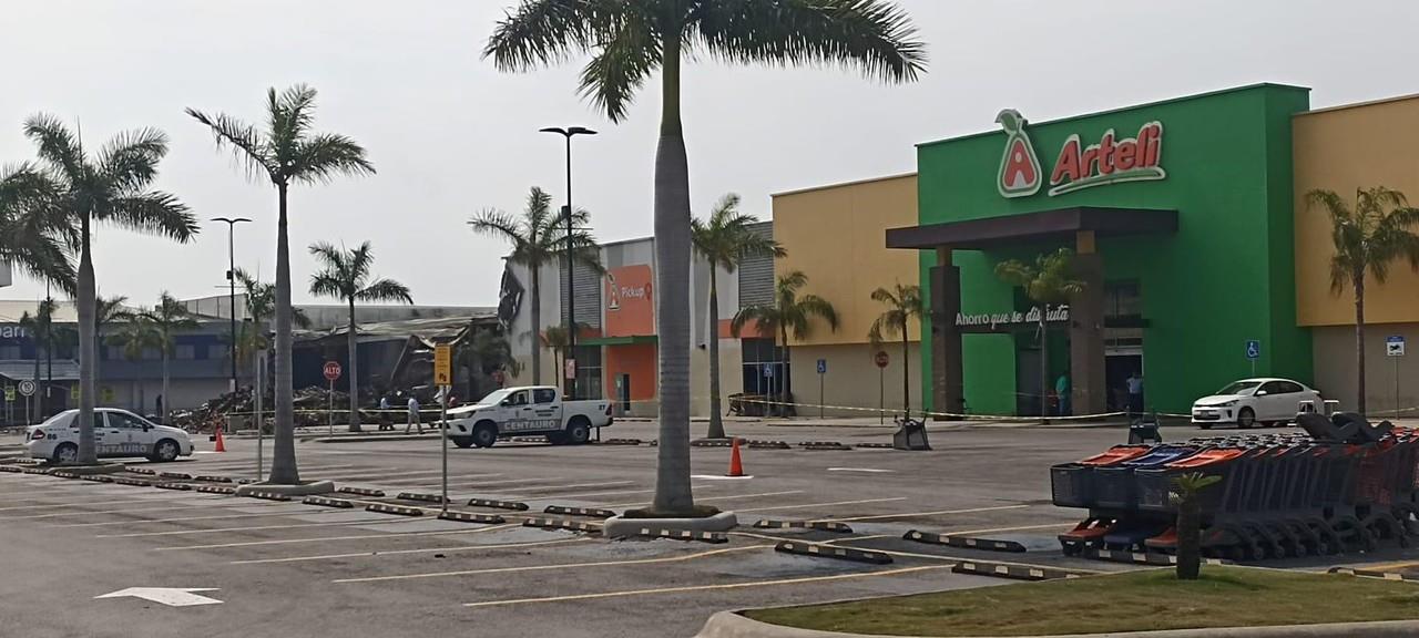 Incendio en Almacenes Ibarra provocará derrumbe de supermercado vecino