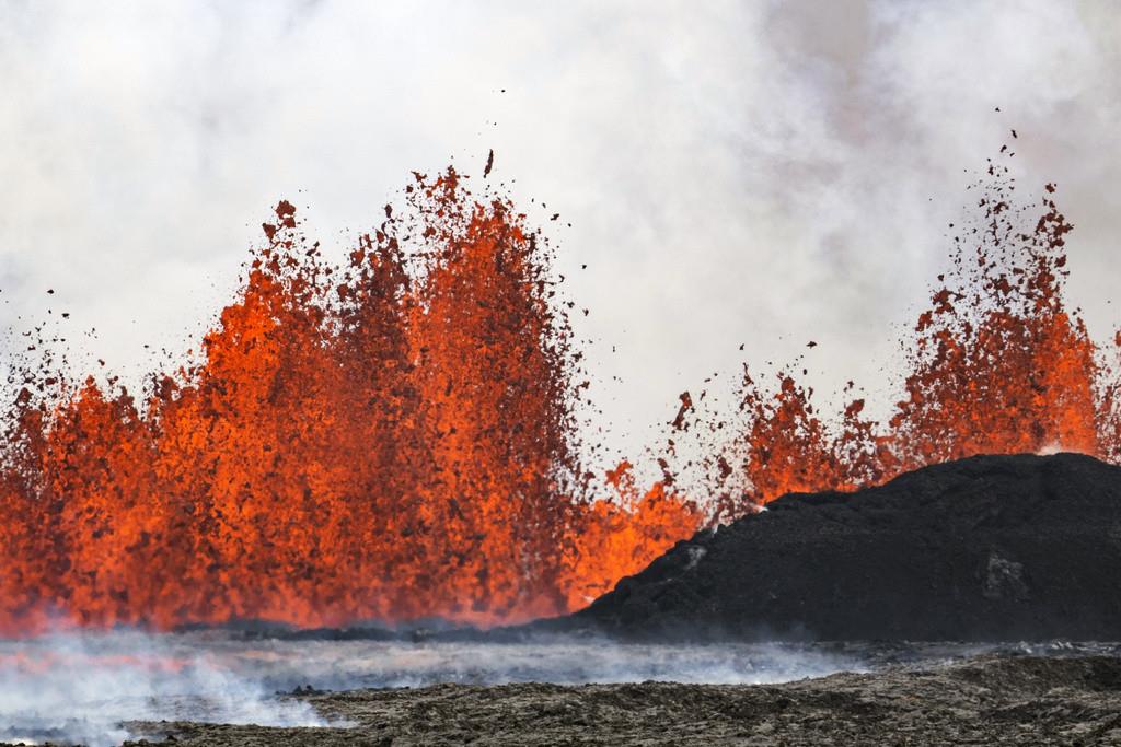 Erupción del volcán en Islandia: evacuación del spa Blue Lagoon