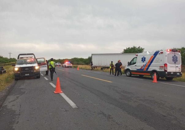 Conductor pierde la vida al chocar contra tráiler