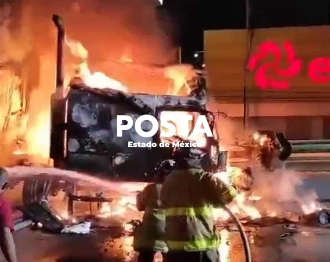 En el lugar, trabajan elementos de bomberos y PC. Imagen: POSTA