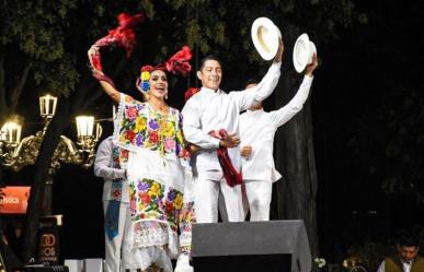 Pareja baila jarana al compás de la canción Contigo Aprendí