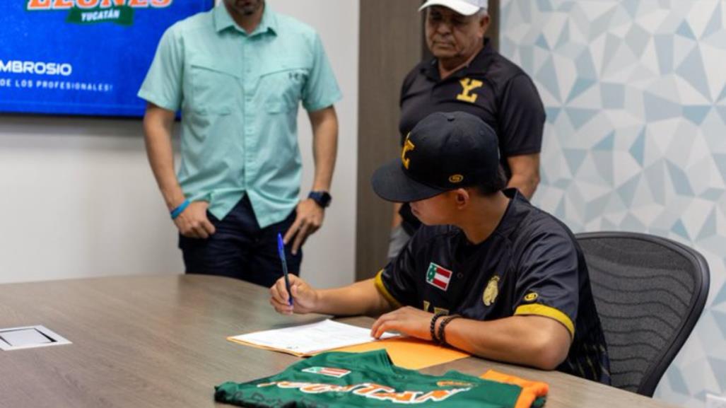 Joven promesa del béisbol en Yucatán firma con los Leones